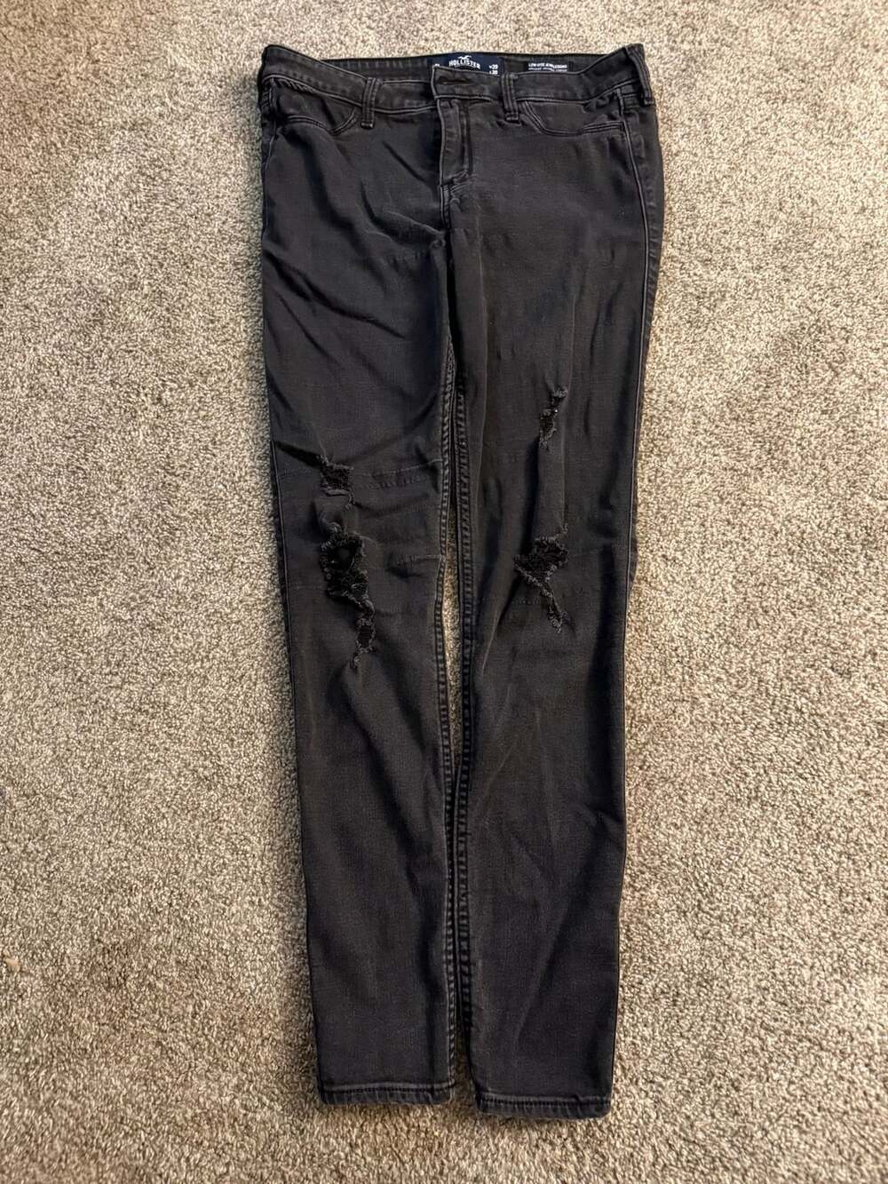 Hollister Low-Rise Jeanlegging Advanced Stretch Black Distressed Jeans Size 9L W